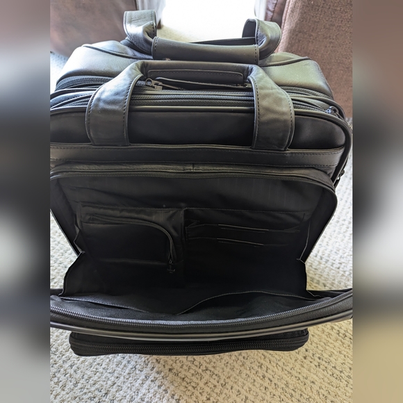Tumi Alpha 2 Carry-On - Leather - Picture 2 of 5